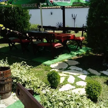 Къща За Гости При Пената Pliska
